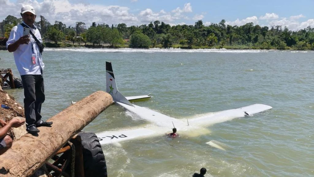 Smart Air Pk Sns Jatuh Di Nabire Basarnas Elt Aktif 13 Orang Selamat