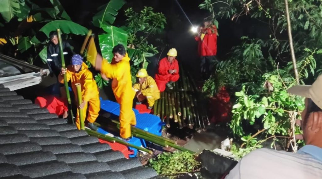 Tanggul Kali Angke Jebol Di Pinang Tangerang Selesai Diperbaiki Banjir Surut