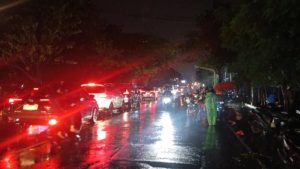 Lumpuh Total Banjir Rendam Jalur Pantura Pasuruan Malam Ini