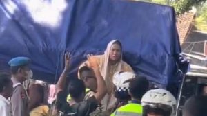 Viral Rombongan Wisatawan Anyer Protes Jalan Ditutup Paksa Terobos Jalur