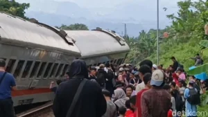 Insiden Anjlokan Ka Bangunkarta Di Brebes Jaringan Kereta Api Jawa Terdampak Luas Ribuan Penumpang Alami Gangguan Perjalanan