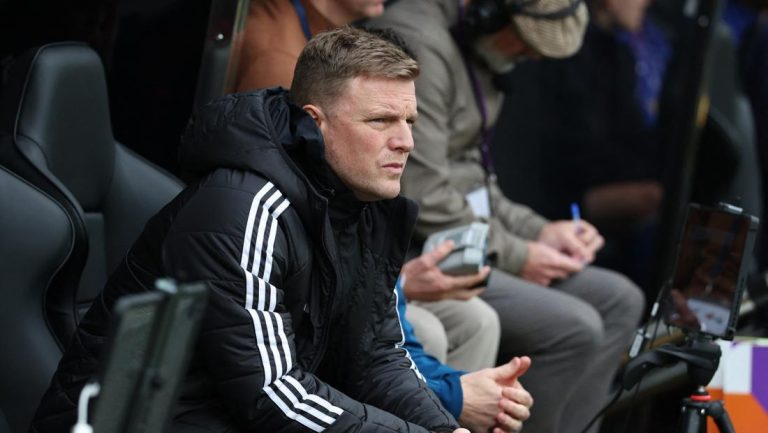 Newcastle Bakal Pecat Howe Di Akhir Musim