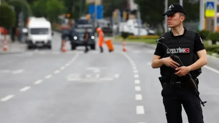 Tragedi Di Istanbul Pria Bersenpi Tewas Dekat Konsulat Israel Peringatan Keamanan Global Mengemuka