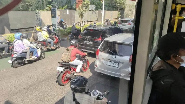Kepadatan Ekstrem Lumpuhkan Arteri Pancoran Menuju Semanggi Di Pagi Hari