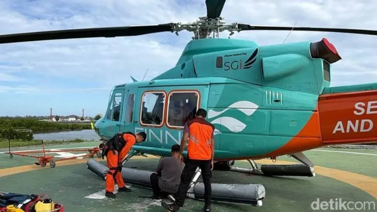 Tragedi Di Puncak Rinjani Turis Malaysia Alami Cedera Tulang Belakang Evakuasi Heli Terhambat Cuaca Ekstrem