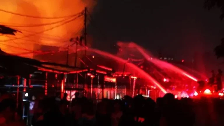 Amuk Api Lumat Permukiman Padat Kemayoran Enam Warga Dilarikan Ke Rumah Sakit Akibat Sesak Napas